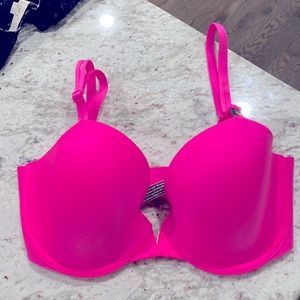 NWT Victoria secret Bra 32DD hot pink